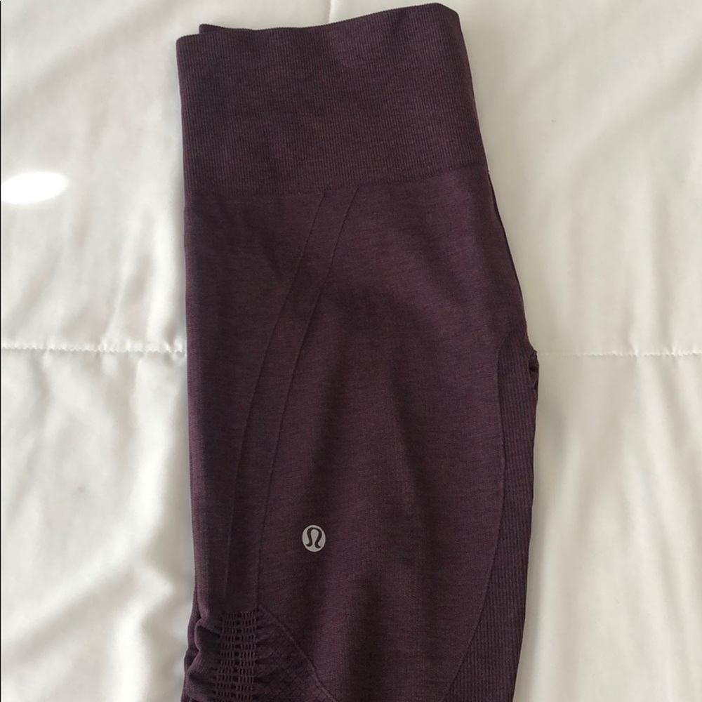 ✨LULULEMON Plum Capris✨